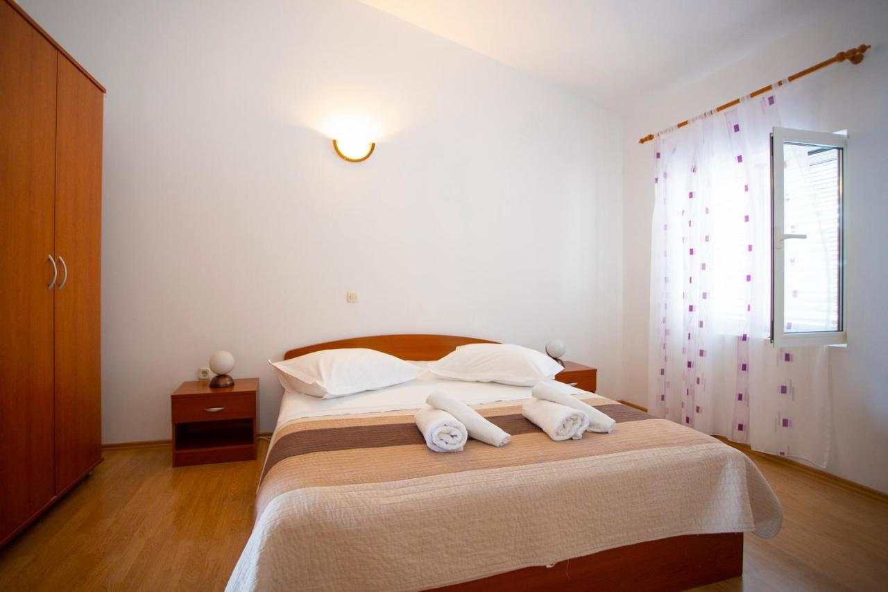 Apartmani Miki Podgora Bagian luar foto