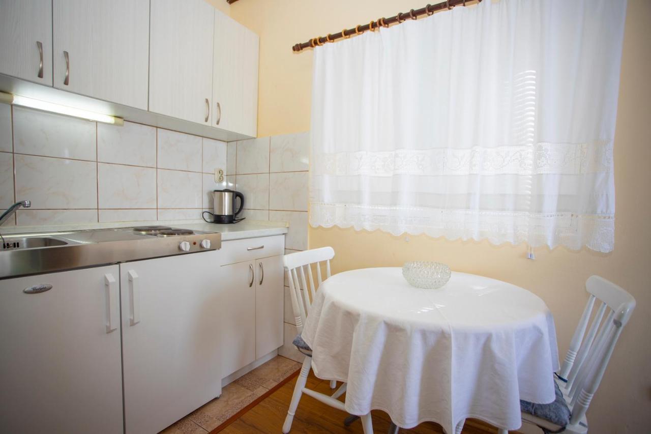 Apartmani Miki Podgora Bagian luar foto